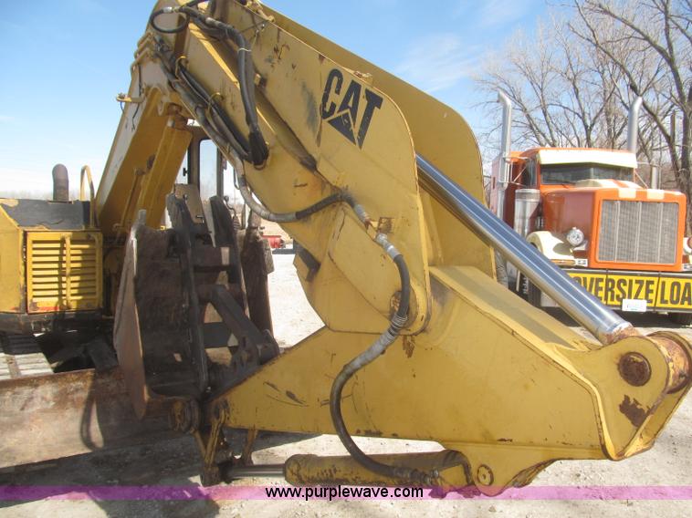 image for item F7318 1994 Caterpillar 307SSR mini excavator