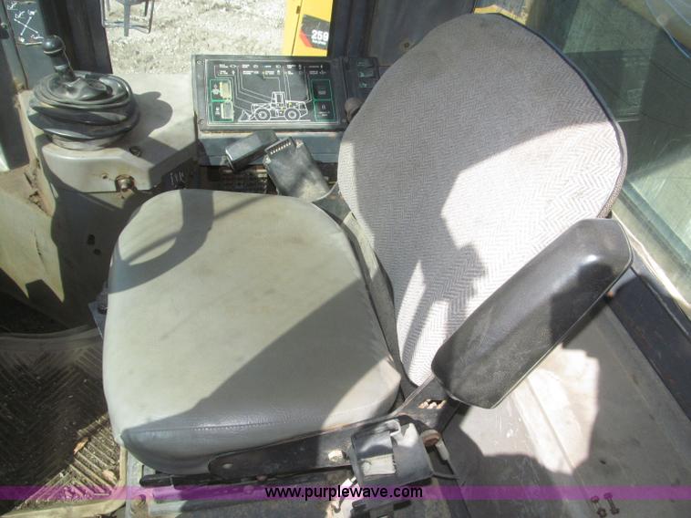 image for item F7319 1997 Case 821B wheel loader