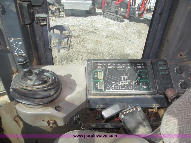 image for item F7319 1997 Case 821B wheel loader