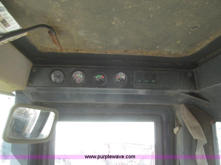 image for item F7319 1997 Case 821B wheel loader