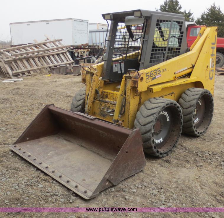 image for item F8215 1998 Gehl SL5365DX skid steer