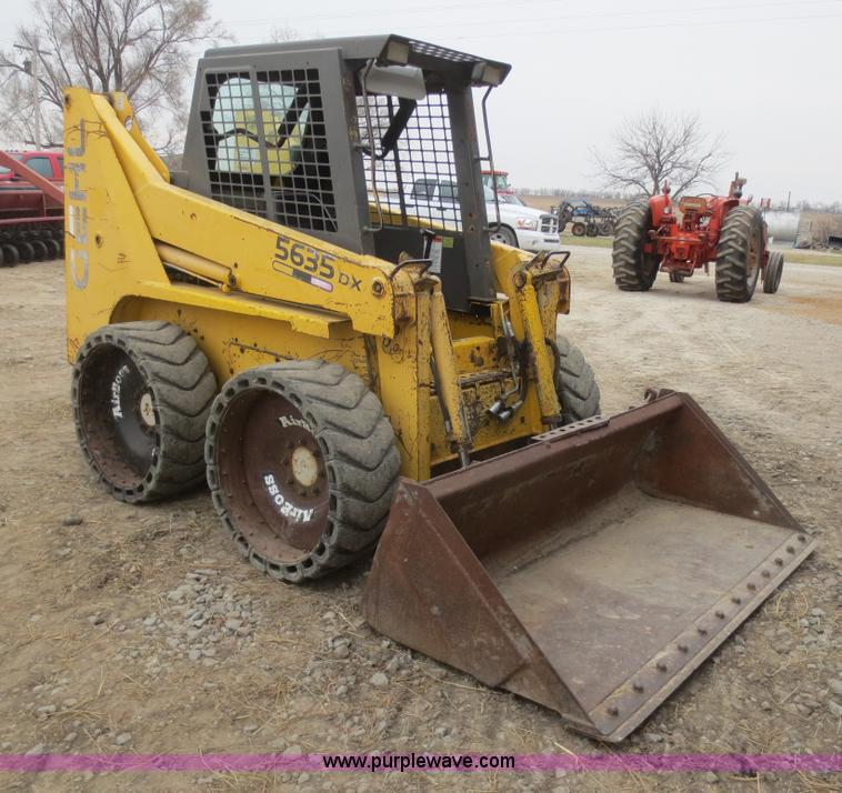image for item F8215 1998 Gehl SL5365DX skid steer