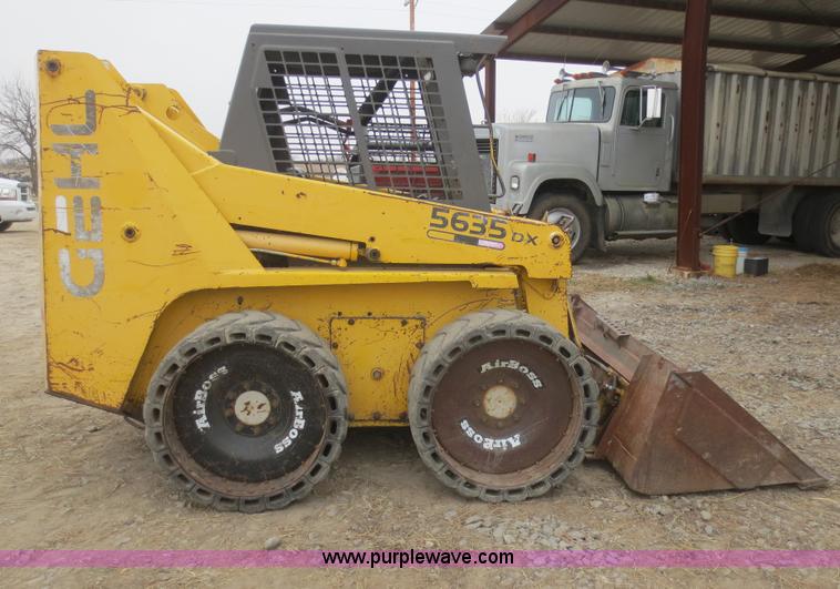 image for item F8215 1998 Gehl SL5365DX skid steer