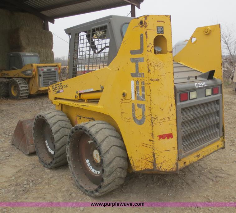 image for item F8215 1998 Gehl SL5365DX skid steer