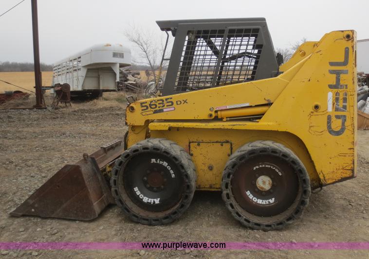 image for item F8215 1998 Gehl SL5365DX skid steer