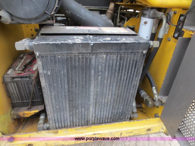 image for item F8215 1998 Gehl SL5365DX skid steer