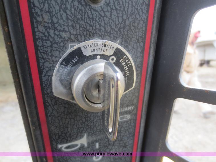 image for item F8215 1998 Gehl SL5365DX skid steer