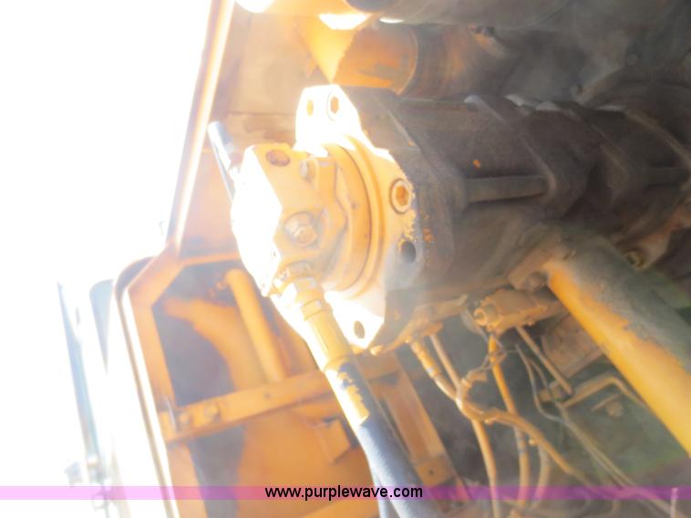 image for item F8218 1994 Hundai Robex 290LC excavator