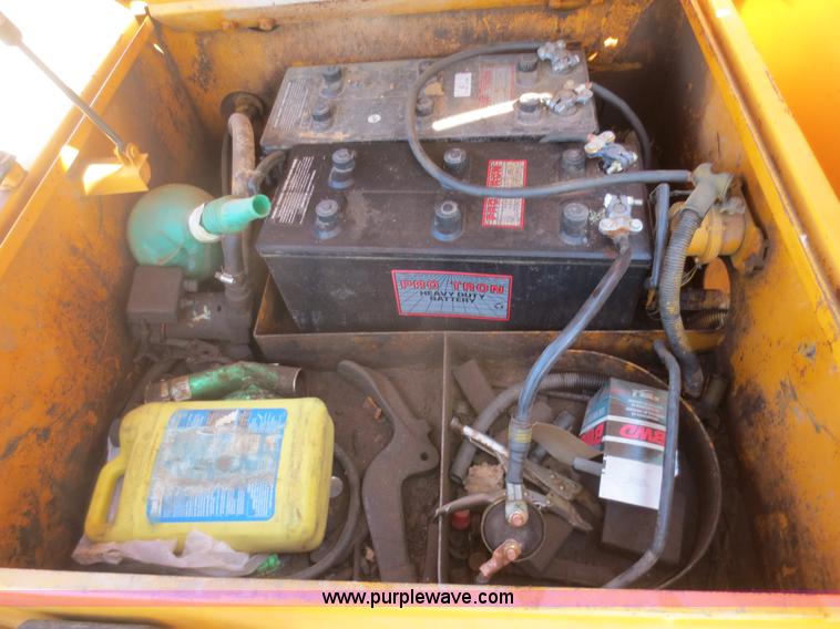 image for item F8218 1994 Hundai Robex 290LC excavator