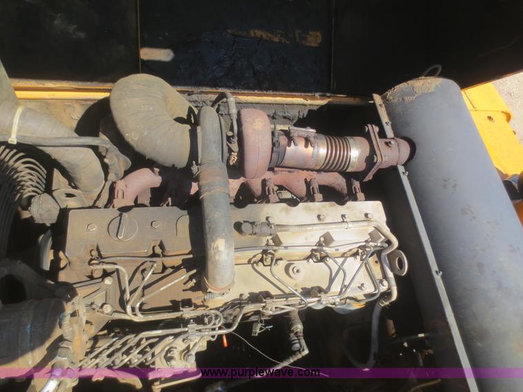 image for item F8218 1994 Hundai Robex 290LC excavator