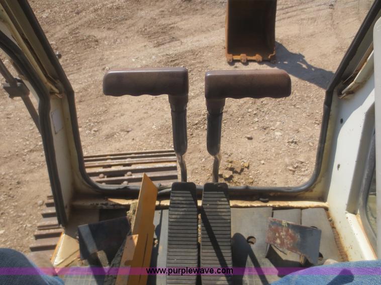 image for item F8218 1994 Hundai Robex 290LC excavator