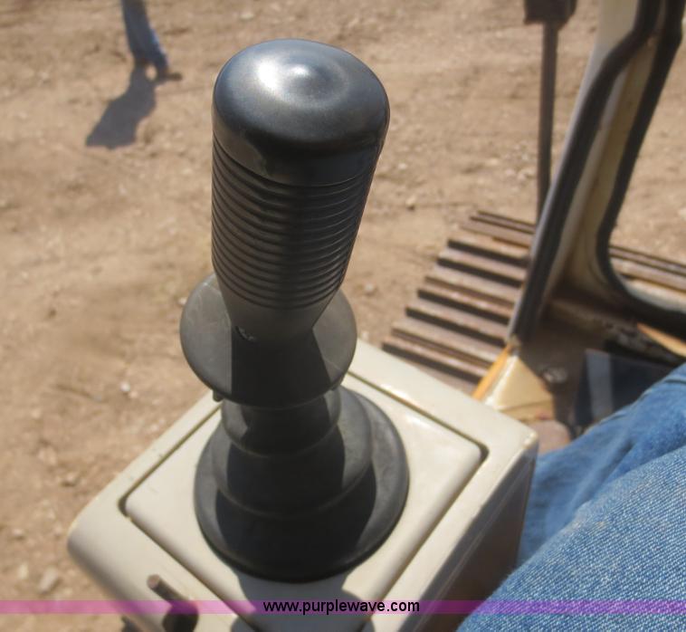 image for item F8218 1994 Hundai Robex 290LC excavator