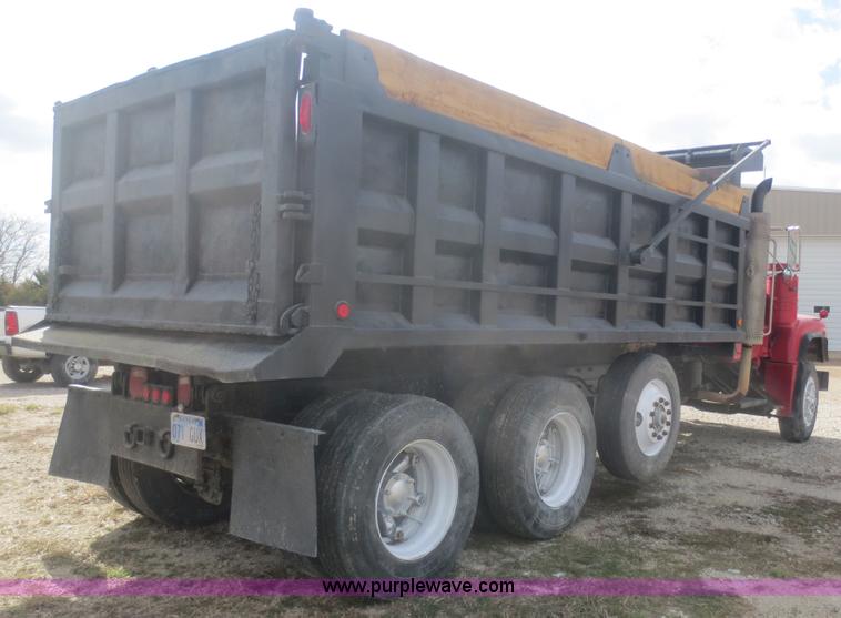 image for item F8227 1990 Mack RD690S dump truck