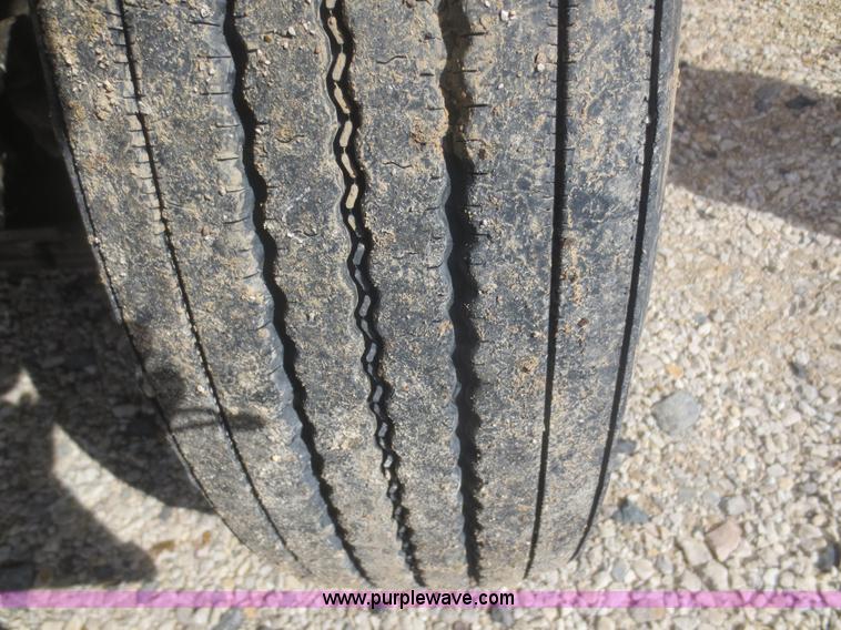 image for item F8227 1990 Mack RD690S dump truck