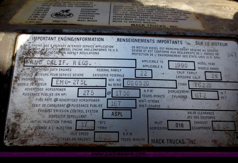 image for item F8227 1990 Mack RD690S dump truck