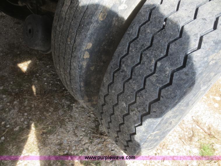 image for item F8227 1990 Mack RD690S dump truck