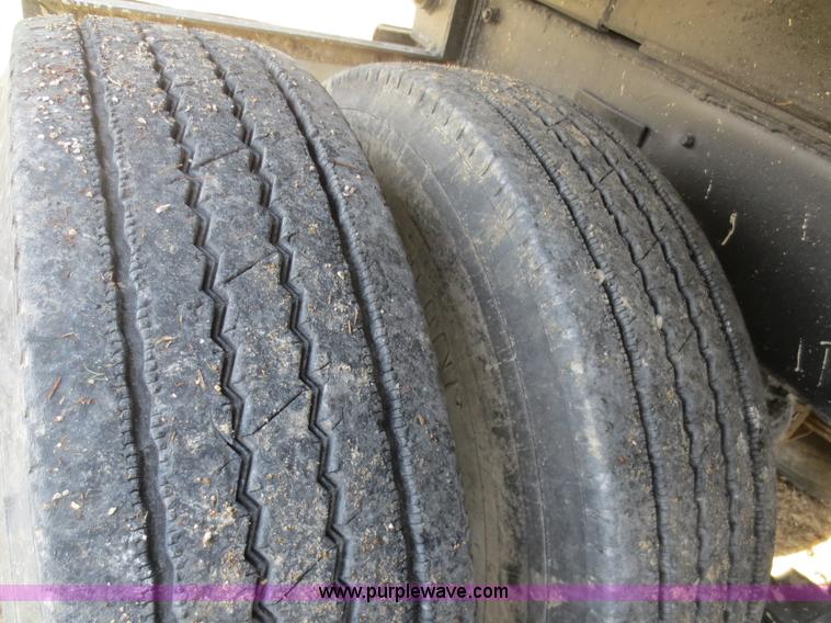 image for item F8227 1990 Mack RD690S dump truck