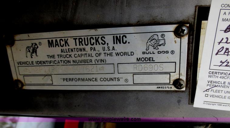 image for item F8227 1990 Mack RD690S dump truck