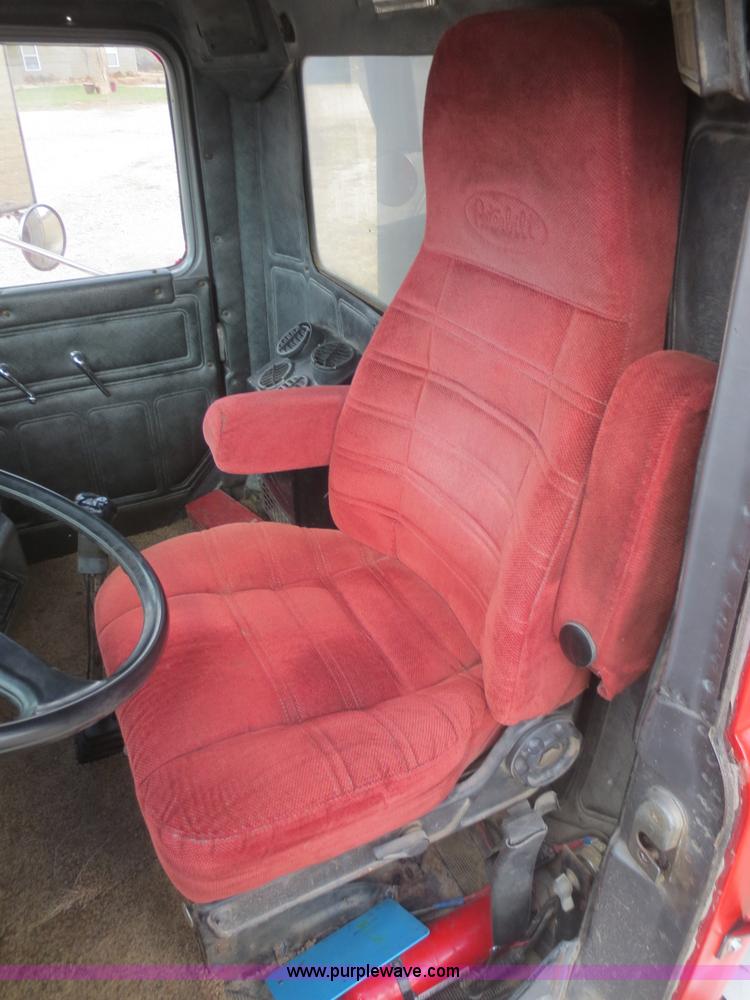 image for item F8227 1990 Mack RD690S dump truck