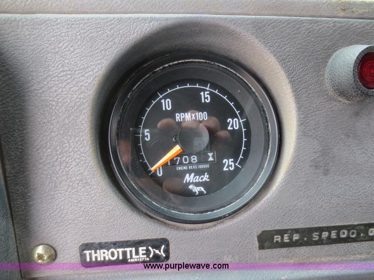 image for item F8227 1990 Mack RD690S dump truck