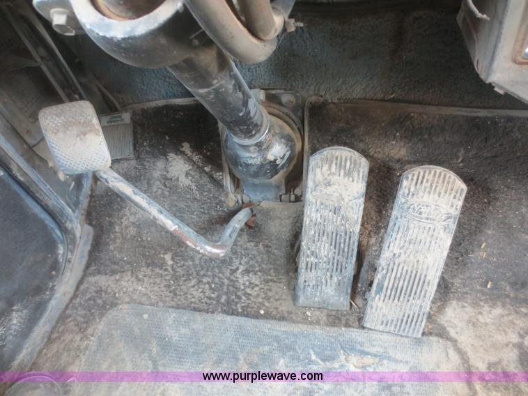 image for item F8233 1979 Peterbilt 359 dump truck