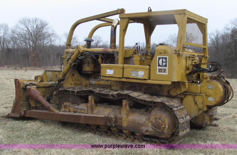 image for item G2333 1969 Caterpillar D7E dozer