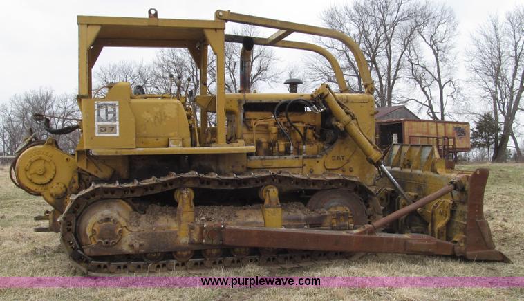 image for item G2333 1969 Caterpillar D7E dozer