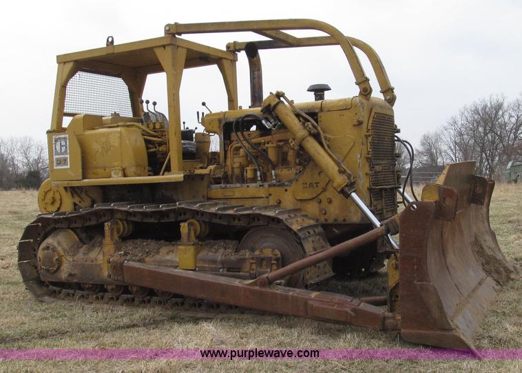 image for item G2333 1969 Caterpillar D7E dozer