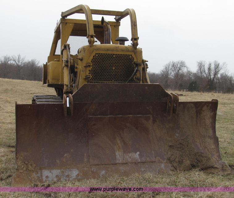 image for item G2333 1969 Caterpillar D7E dozer