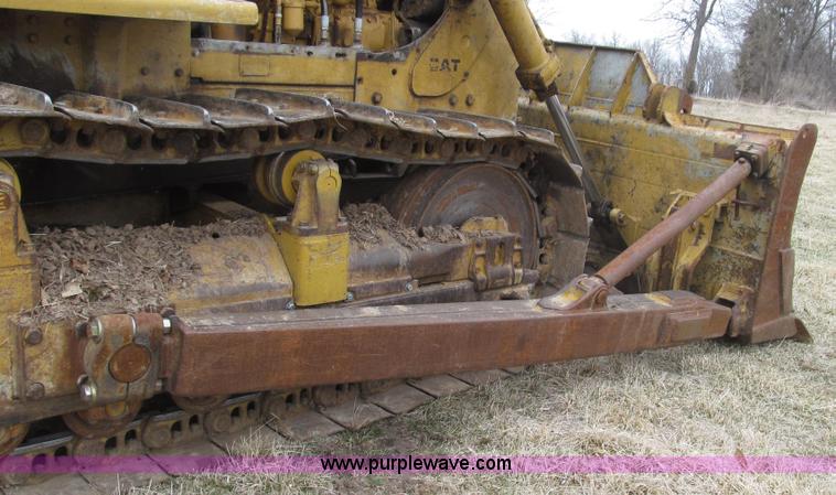 image for item G2333 1969 Caterpillar D7E dozer