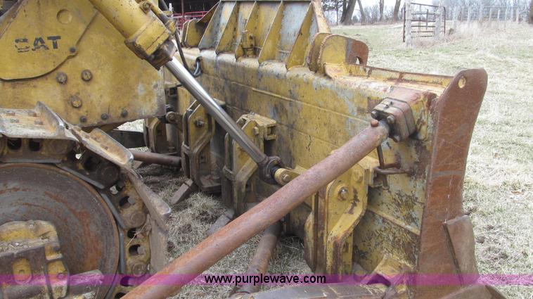 image for item G2333 1969 Caterpillar D7E dozer