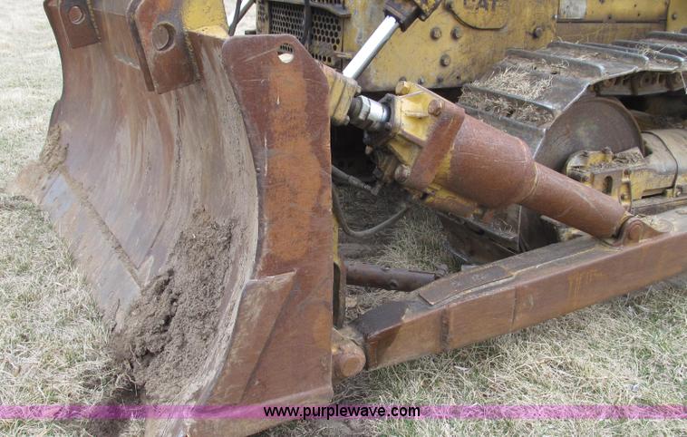 image for item G2333 1969 Caterpillar D7E dozer