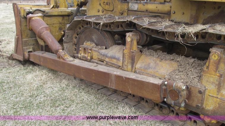 image for item G2333 1969 Caterpillar D7E dozer