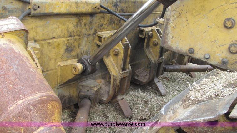 image for item G2333 1969 Caterpillar D7E dozer