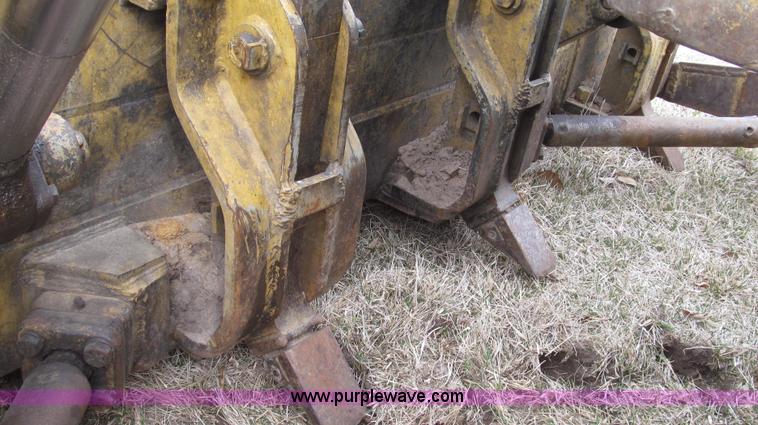 image for item G2333 1969 Caterpillar D7E dozer