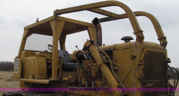 image for item G2333 1969 Caterpillar D7E dozer
