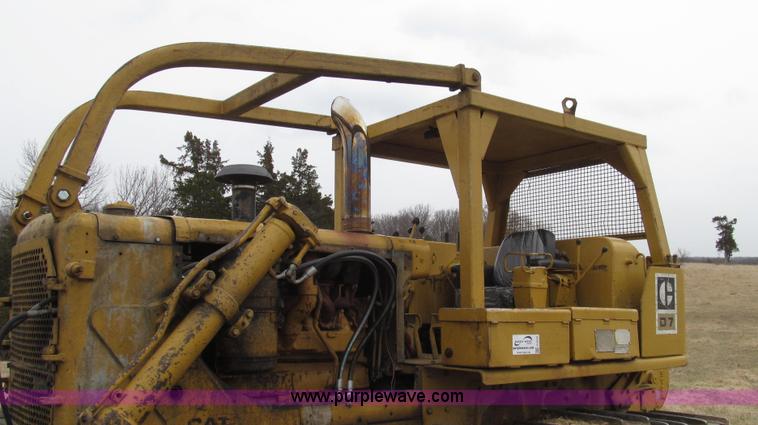 image for item G2333 1969 Caterpillar D7E dozer
