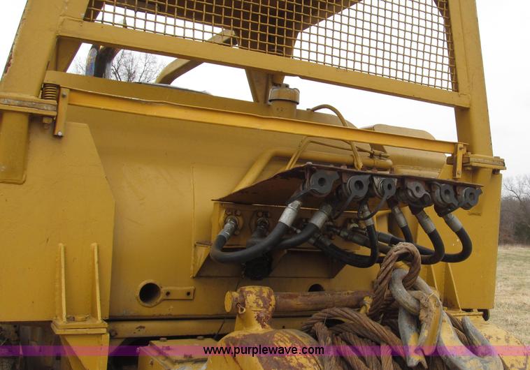 image for item G2333 1969 Caterpillar D7E dozer