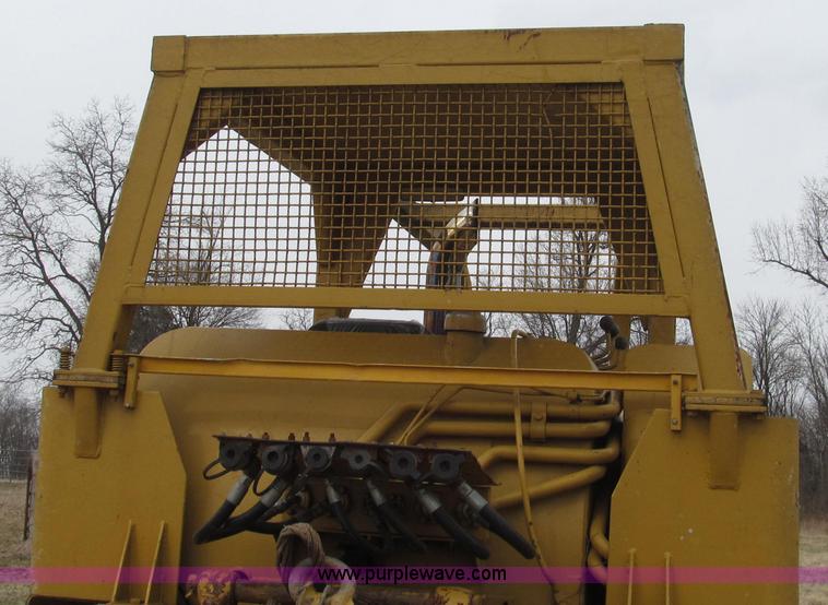 image for item G2333 1969 Caterpillar D7E dozer