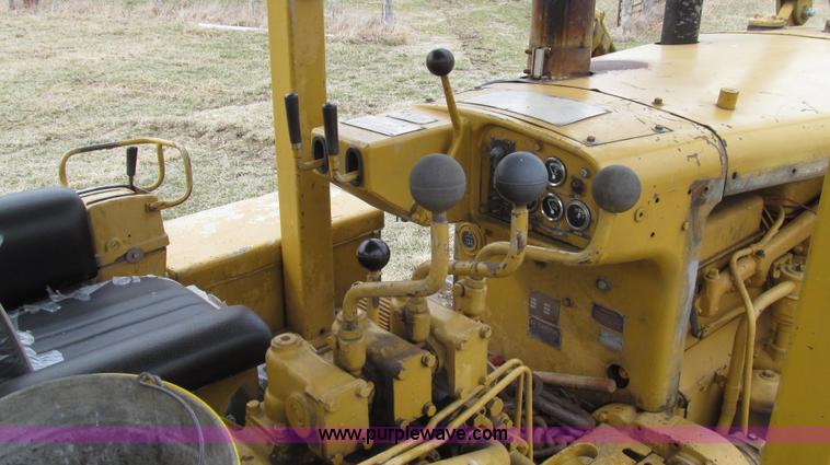 image for item G2333 1969 Caterpillar D7E dozer