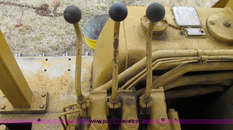 image for item G2333 1969 Caterpillar D7E dozer
