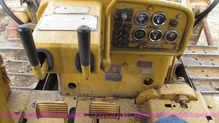 image for item G2333 1969 Caterpillar D7E dozer