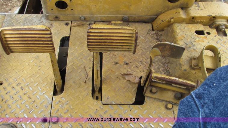 image for item G2333 1969 Caterpillar D7E dozer