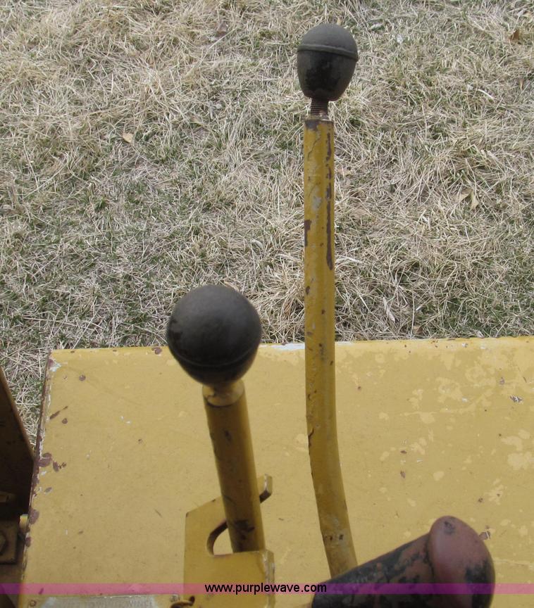 image for item G2333 1969 Caterpillar D7E dozer