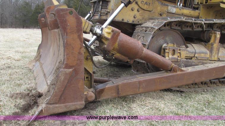 image for item G2333 1969 Caterpillar D7E dozer