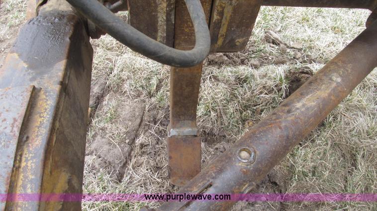 image for item G2333 1969 Caterpillar D7E dozer