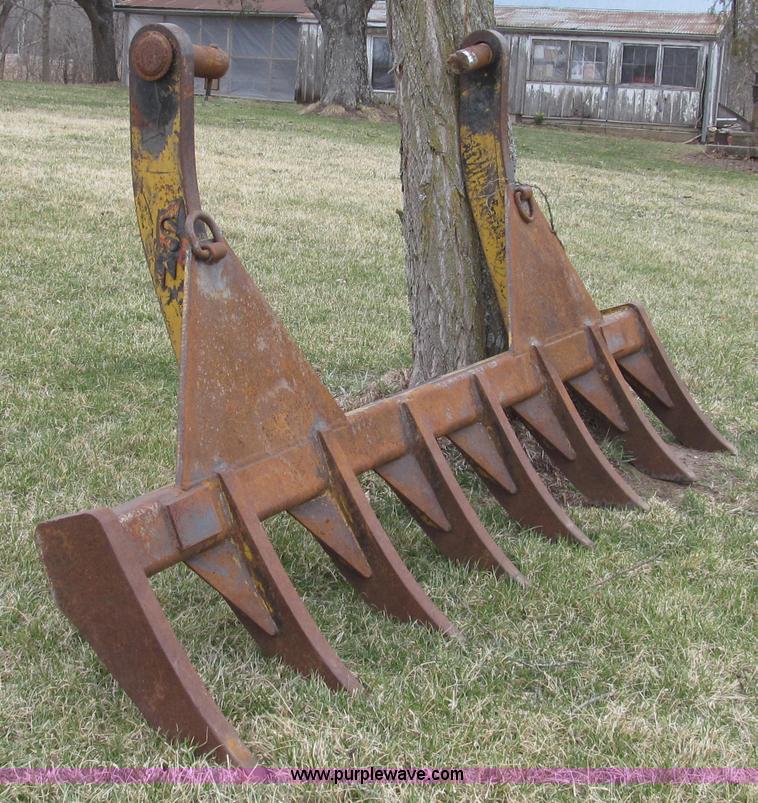 image for item G2333 1969 Caterpillar D7E dozer