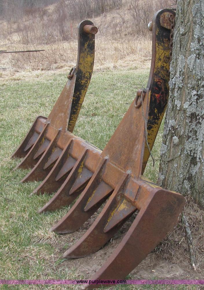 image for item G2333 1969 Caterpillar D7E dozer