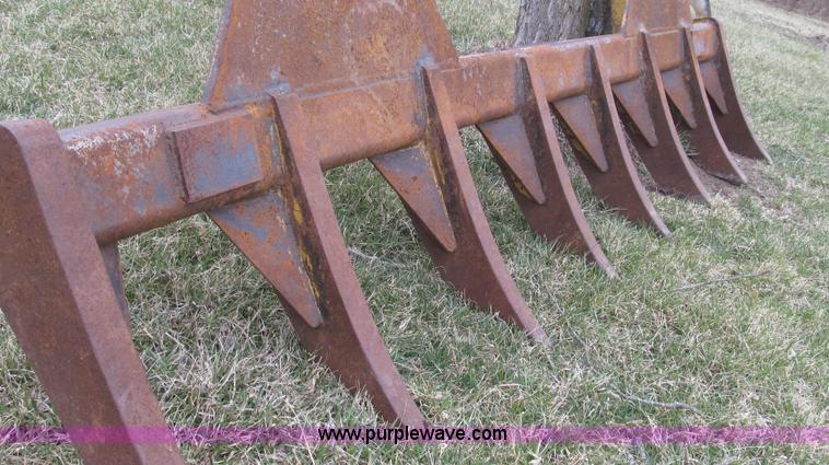 image for item G2333 1969 Caterpillar D7E dozer