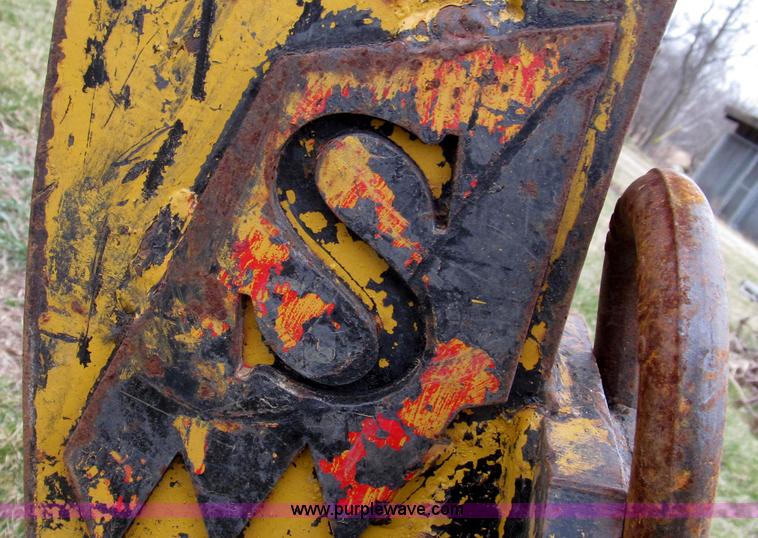 image for item G2333 1969 Caterpillar D7E dozer